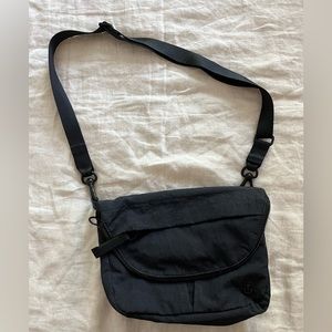 Lululemon discontinued festival bag 5L.